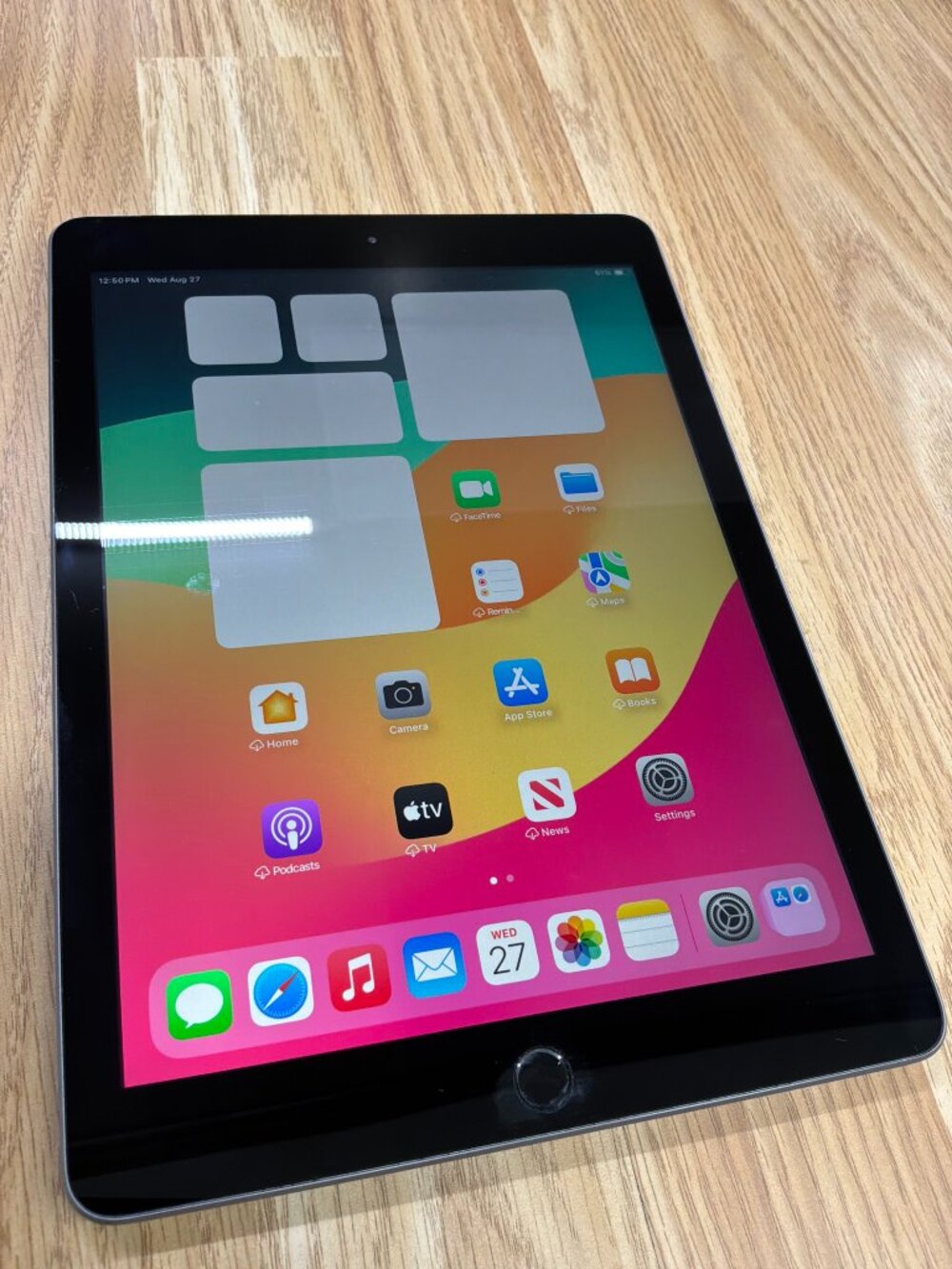 Apple iPad 6th Generation 32GB Wi-Fi + Cellular 9.7" Silver iPadOS 17